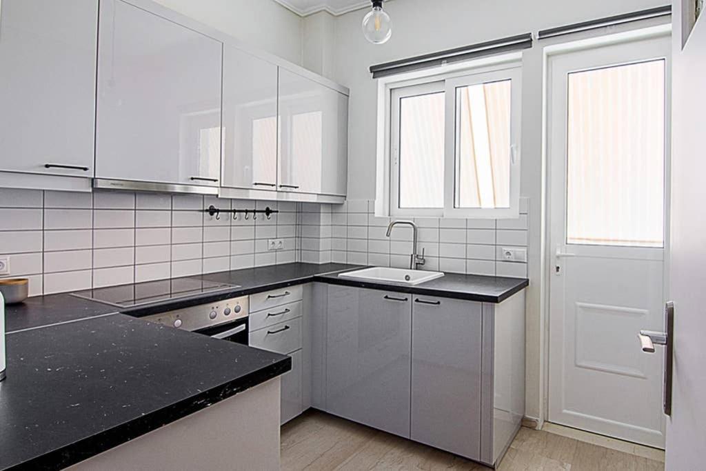 Cozy Flat With 1 Bedroom Next To Metro Station Athens Exterior photo