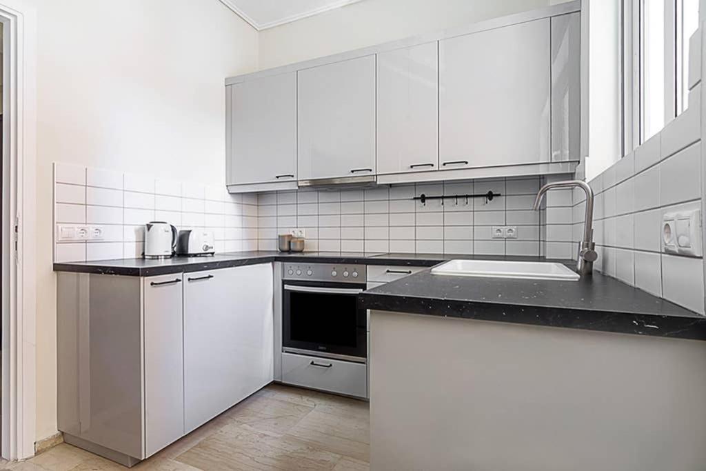 Cozy Flat With 1 Bedroom Next To Metro Station Athens Exterior photo